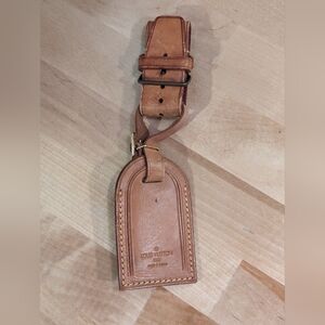 LV luggage tag